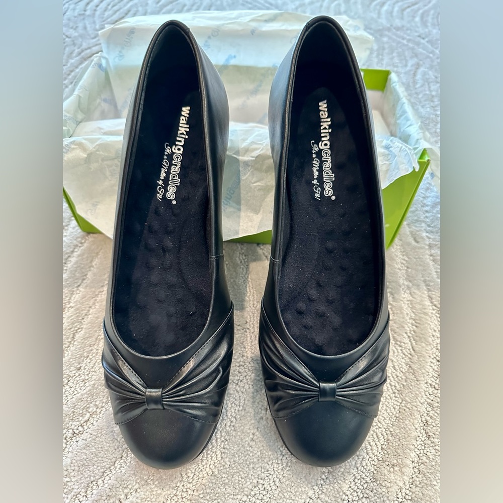 NEW Walking Cradles Comfort Shoes - 10 Slim